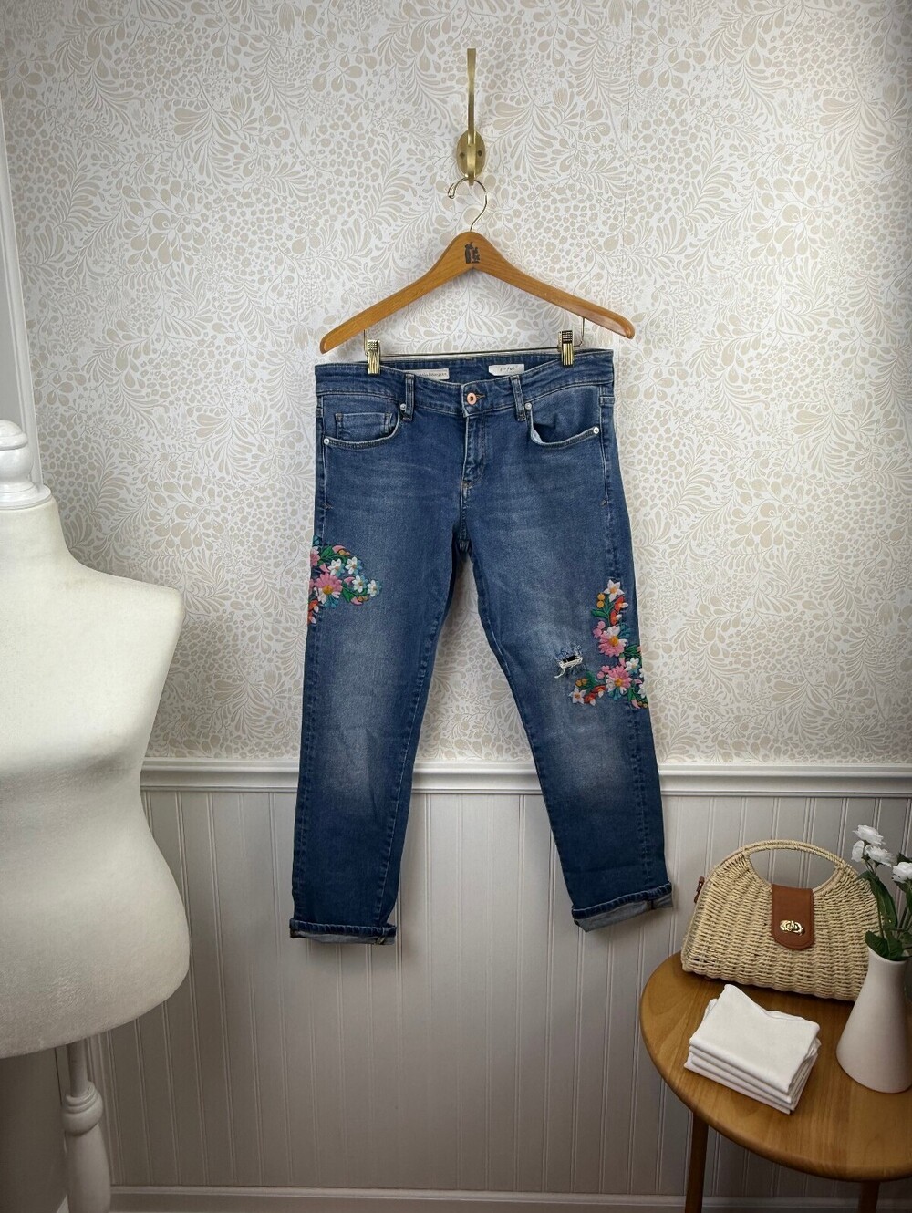 Pilcro by Anthropologie Embroidered Mid-Rise Slim Boyfriend Jean - Size - 28 - Picture 6 of 13